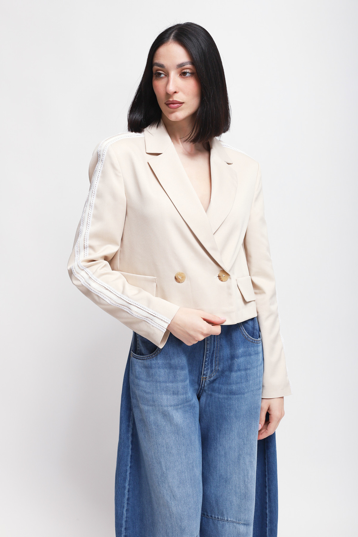 GIACCA CROPPED CON BANDA IN PIZZO LATERALE