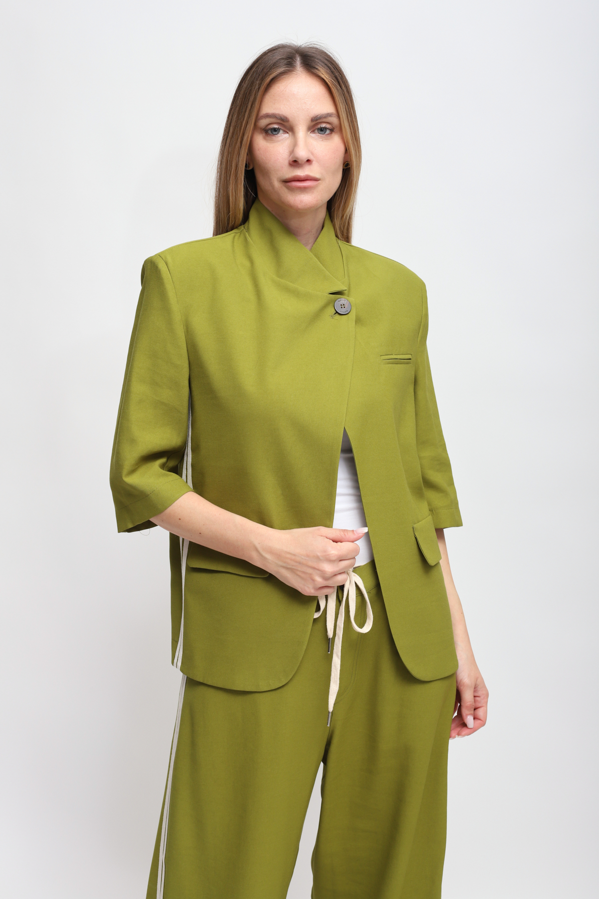 GIACCA CON COLLO ALLA COREANA E BANDE LATERALI